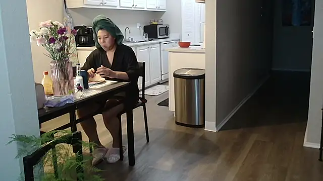 Snapshot of SHEILYN_ chatting on 10/16/25, 03:51 SHEILYN  online show from 10/16/25, 03:51