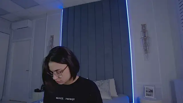 VioletAsh online show from 04/05/26, 04:20