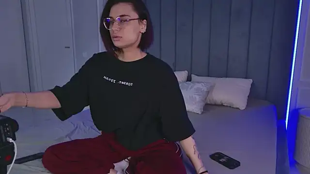 VioletAsh online show from 05/11/26, 04:29