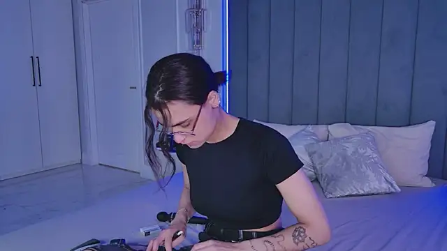 VioletAsh online show from 05/18/26, 04:29