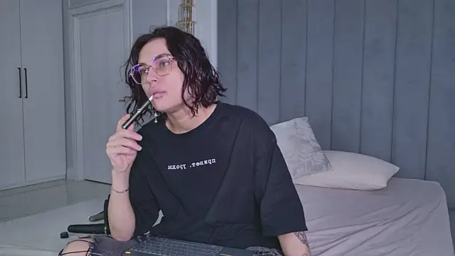 VioletAsh online show from 05/22/26, 04:19