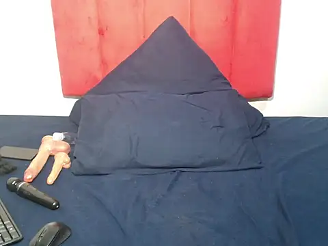 GorillaGripCunt77 online show from 10/06/25, 06:00