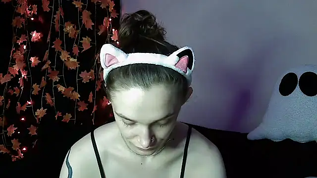   Leyla   online show from 10/27/25, 10:14