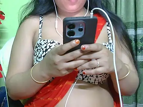 Snapshot of fairy_queen07 chatting on 05/27/26, 01:35 fairy queen07 online show from 05/27/26, 01:35