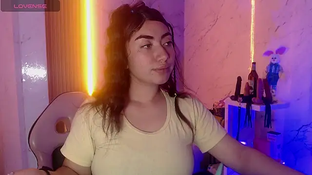 Snapshot of Sophia_tf chatting on 05/14/26, 04:08 Sophia tf online show from 05/14/26, 04:08