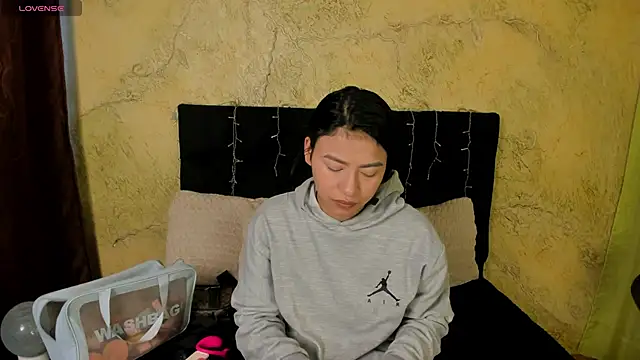 Snapshot of Tiffany_Nm chatting on 05/01/26, 01:59 Tiffany Nm online show from 05/01/26, 01:59