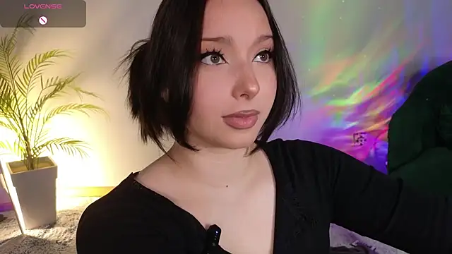 Lucy louras online show from 10/12/25, 12:15