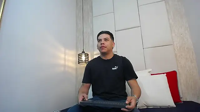 Snapshot of Dominic_Taylor_ chatting on 09/20/25, 11:33 Dominic Taylor  online show from 09/20/25, 11:33
