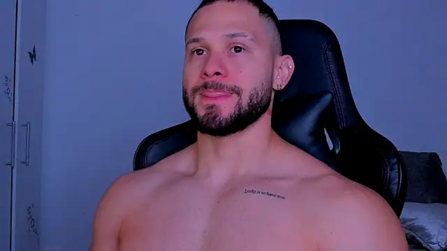 Snapshot of andrewcorey1 chatting on 09/30/25, 02:00 andrewcorey1 online show from 09/30/25, 02:00