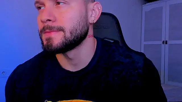 Snapshot of andrewcorey1 chatting on 10/06/25, 05:16 andrewcorey1 online show from 10/06/25, 05:16