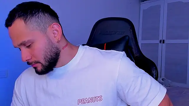 Snapshot of andrewcorey1 chatting on 10/06/25, 10:07 andrewcorey1 online show from 10/06/25, 10:07