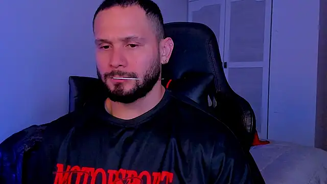 Snapshot of andrewcorey1 chatting on 10/07/25, 04:26 andrewcorey1 online show from 10/07/25, 04:26