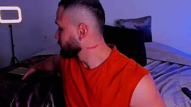 Snapshot of andrewcorey1 chatting on 10/28/25, 11:25 andrewcorey1 online show from 10/28/25, 11:25