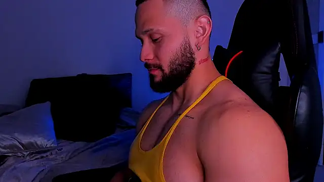 Snapshot of andrewcorey1 chatting on 10/28/25, 11:29 andrewcorey1 online show from 10/28/25, 11:29