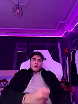 Snapshot of Bugranizz chatting on 10/15/25, 05:46 Bugranizz online show from 10/15/25, 05:46