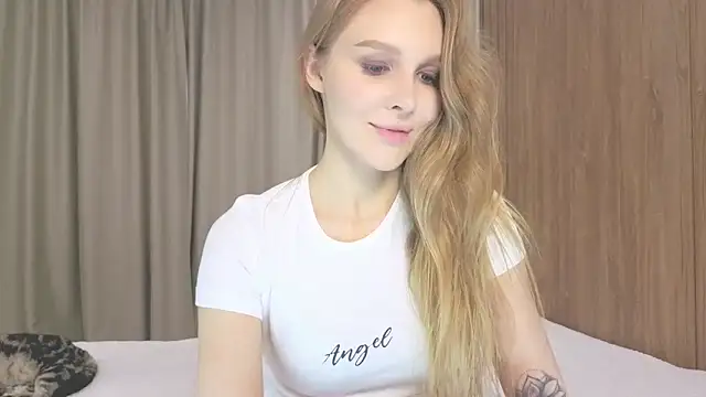 Snapshot of Brigitte_Bardot chatting on 09/22/25, 06:37 Brigitte Bardot online show from 09/22/25, 06:37