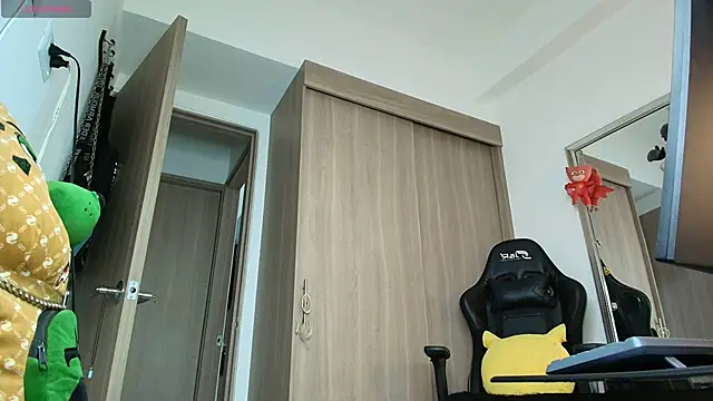 brunothompson3 online show from 11/23/25, 12:10