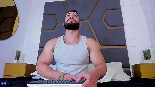 Snapshot of massimofiore_ chatting on 10/10/25, 03:38 massimofiore online show from 10/10/25, 03:38