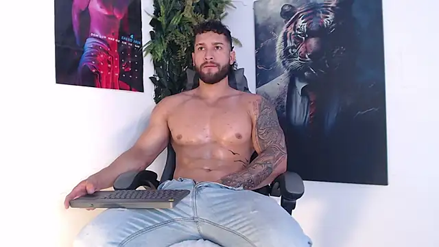 Snapshot of massimofiore_ chatting on 06/11/26, 12:32 massimofiore online show from 06/11/26, 12:32