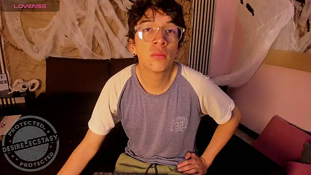 Desire Ecstasy online show from 10/28/25, 01:03