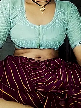 Snapshot of Hut_rotu_cute chatting on 05/26/26, 05:42 Hut rotu cute online show from 05/26/26, 05:42