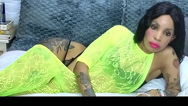 CaramelNatashaxx online show from 12/18/25, 04:24