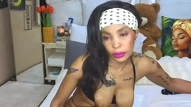Snapshot of CaramelNatashaxx chatting on 05/05/26, 03:20 CaramelNatashaxx online show from 05/05/26, 03:20