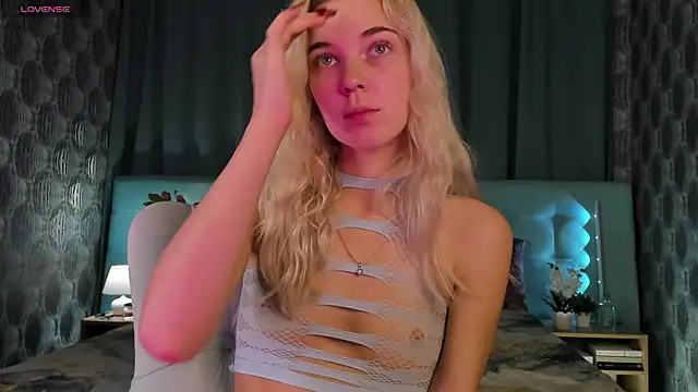 Aurora Bennet online show from 09/18/25, 12:01