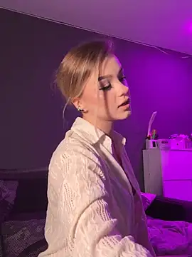 Snapshot of VelvetRush_ chatting on 10/10/25, 04:39 VelvetRush  online show from 10/10/25, 04:39