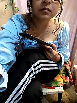 queenbuggi online show from 10/19/25, 07:47