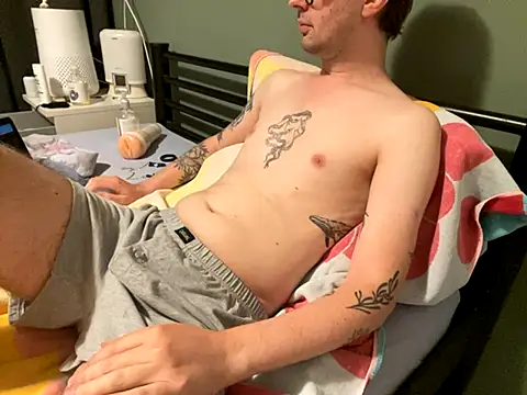 Snapshot of NoaTender chatting on 09/13/25, 07:52 NoaTender online show from 09/13/25, 07:52