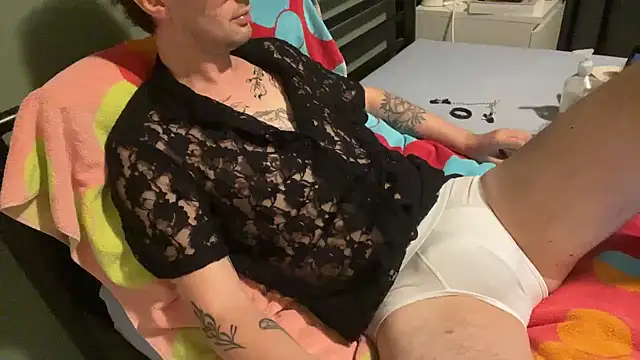 Snapshot of NoaTender chatting on 10/04/25, 01:31 NoaTender online show from 10/04/25, 01:31