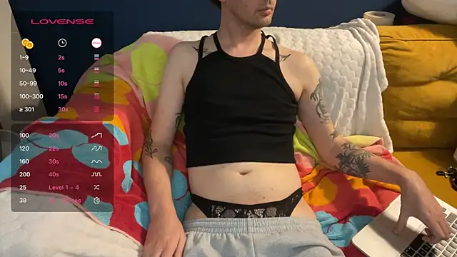 Snapshot of NoaTender chatting on 10/20/25, 06:19 NoaTender online show from 10/20/25, 06:19