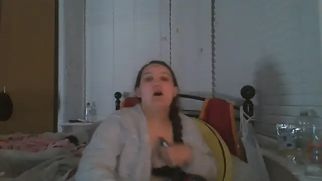 lu official1 online show from 11/13/25, 08:08