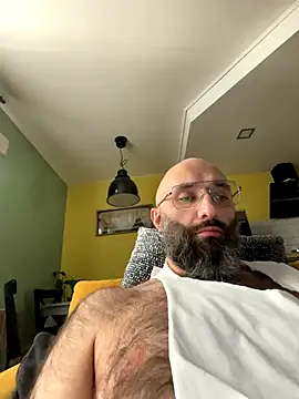 Snapshot of smint06 chatting on 10/05/25, 03:43 smint06 online show from 10/05/25, 03:43