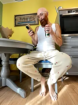 Snapshot of smint06 chatting on 10/19/25, 12:50 smint06 online show from 10/19/25, 12:50