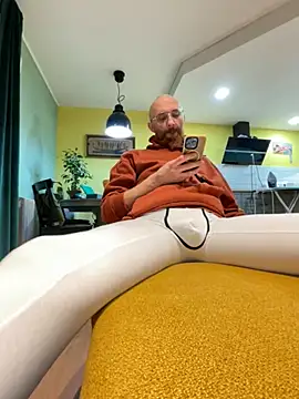 Snapshot of smint06 chatting on 10/30/25, 04:19 smint06 online show from 10/30/25, 04:19