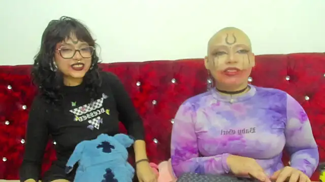 Snapshot of Cherry_vald chatting on 10/19/25, 10:49 Cherry vald online show from 10/19/25, 10:49