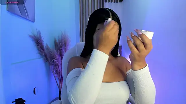 PauliinaBelle  online show from 11/21/25, 12:26