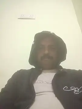 vardh033 online show from 10/28/25, 06:50