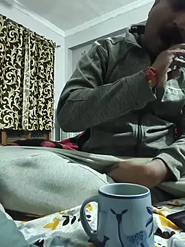 vardh033 online show from 11/17/25, 04:35