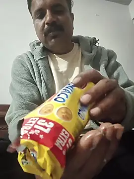 vardh033 online show from 12/17/25, 05:41