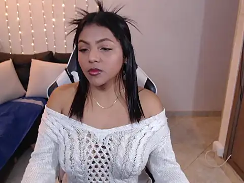 Snapshot of veronica_em1 chatting on 09/13/25, 01:11 veronica em1 online show from 09/13/25, 01:11