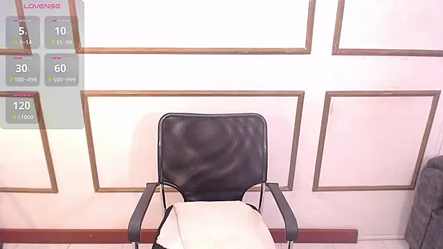 Snapshot of veronica_em1 chatting on 04/28/26, 01:38 veronica em1 online show from 04/28/26, 01:38
