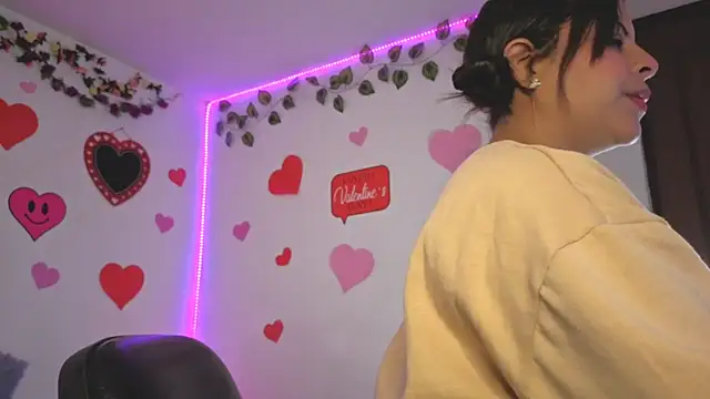 MiaCollinssx online show from 02/19/26, 12:56