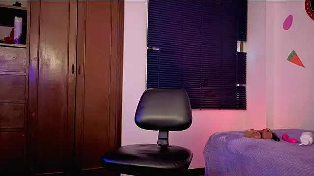 MiaCollinssx online show from 04/21/26, 12:33