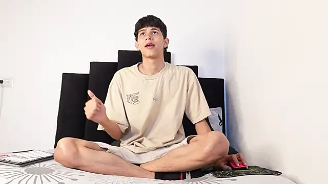 alexmark  online show from 10/24/25, 01:40