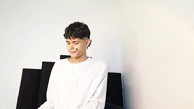 alexmark  online show from 10/31/25, 01:45