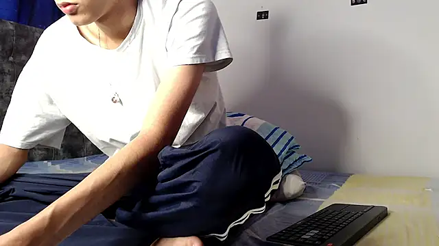 alexmark  online show from 04/23/26, 05:04