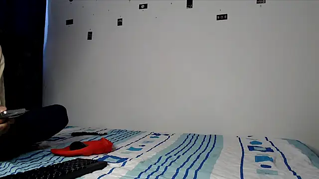 Snapshot of alexmark_ chatting on 05/25/26, 04:35 alexmark online show from 05/25/26, 04:35